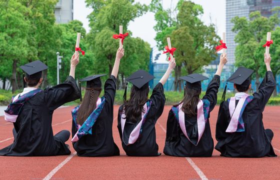 面向学生的个人网页设计模板宝库：提升你的在线形象并展示你的才能 (面向学生个人自传1500大一)